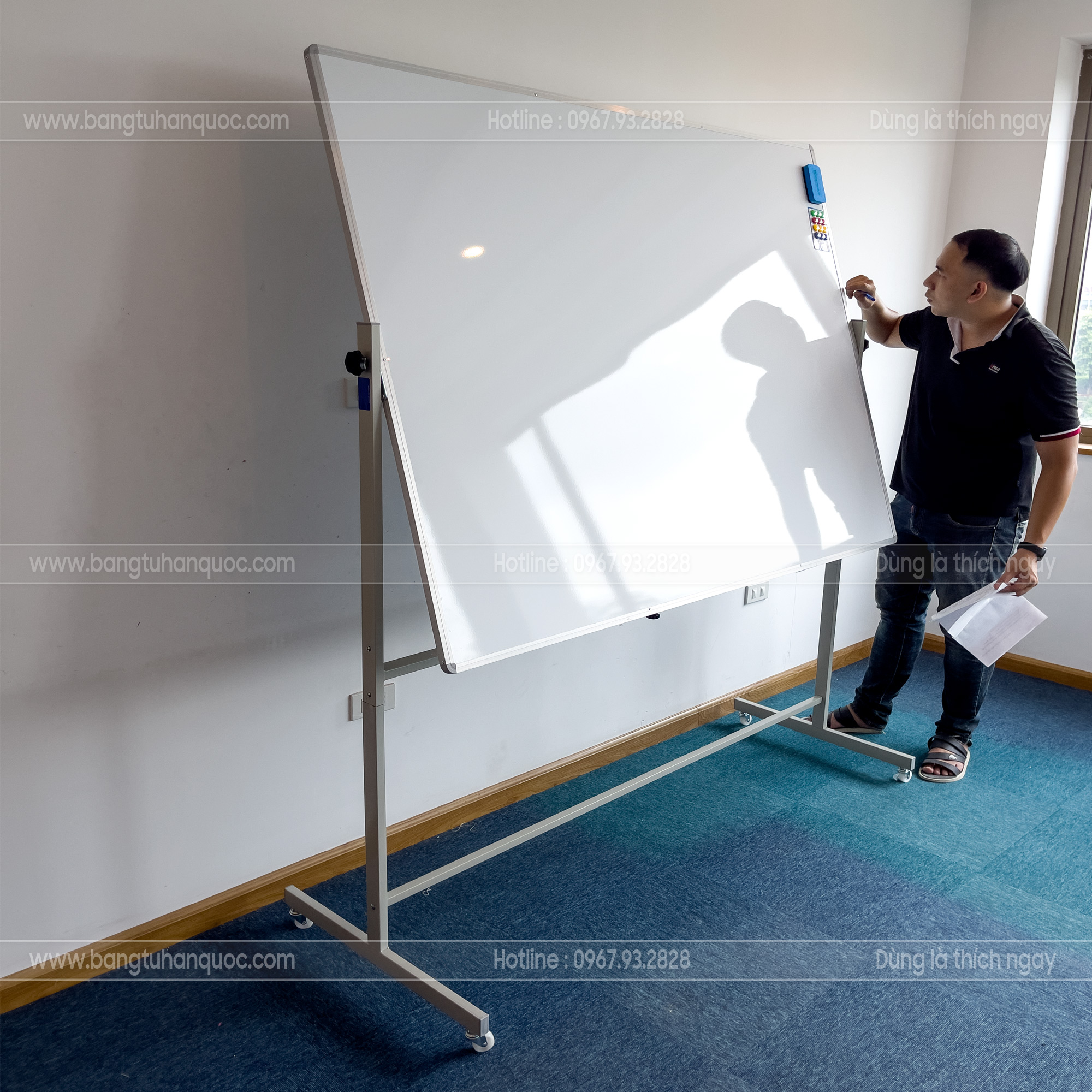 Bảng từ trắng di động 2 mặt lật xoay linh hoạt, tăng diện tích viết gấp đôi