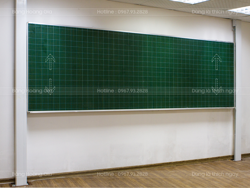 Khung nhôm CTUR25 trắng bóng, góc ABS an toàn và khay phấn 30cm của bảng trượt dọc 1 lớp