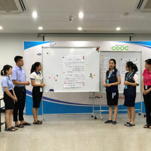 Bảng Trắng Có Chân Di Động – Viết Mượt, Xóa Sạch | Bảng Hoàng Gia