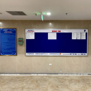 Bảng thông tin cửa kính lùa mặt trong bảng từ xanh viết phấn cho trường học