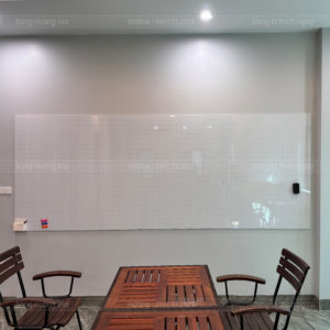 Bảng từ trắng không khung dán tường hít nam châm mạnh – gắn tài liệu tiện lợi