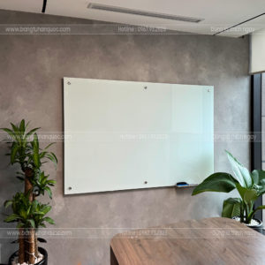 Bảng kính cường lực viết bút dạ – thiết kế tối giản cho phòng họp