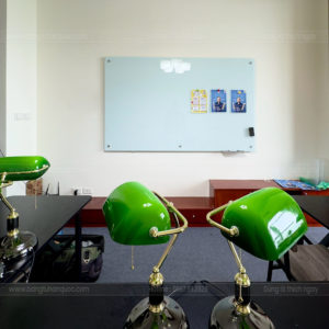 Bảng Kính Từ – Viết Mượt, Hút Nam Châm Mạnh | Bảng Hoàng Gia