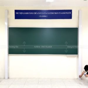 Bảng cột đơn 1 lớp bảng trượt lên xuống